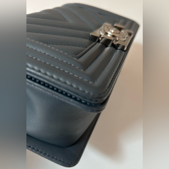 CHANEL Chevron Small Boy - Picture 6 of 14